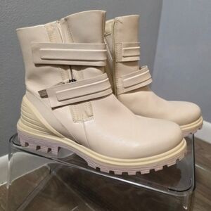 ECCO Cream Moto Boots | NWT Size 7.5 | Streetwear